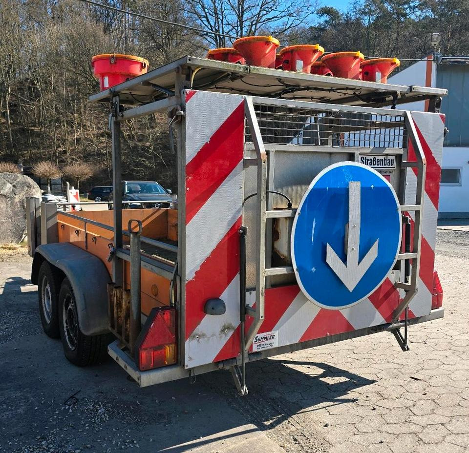 Horizont Tandem Absperrtafel VZ616 Fahrbare Verkehrsleittafel Verkehrssicherungsanhänger Verkehrsleitanhänger Sperrwand Verkehrssicherungsanhänger Nissen LP15 Blinkpfeilanlage Blinkpfeil Anhänger - Equipo de construcción, Remolque: foto 4 Horizont Tandem Absperrtafel VZ616 Fahrbare Verkehrsleittafel Verkehrssicherungsanhänger Verkehrsleitanhänger Sperrwand Verkehrssicherungsanhänger Nissen LP15 Blinkpfeilanlage Blinkpfeil Anhänger - Equipo de construcción, Remolque: foto 4