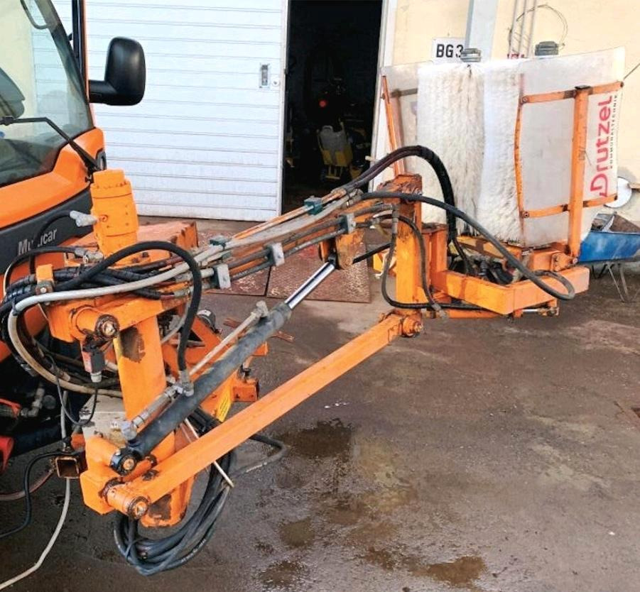 Leitpfostenwaschgerät Drutzel LWG-M-SR Leitpfostenwaschmaschine Schmidt Passend für Multicar Unimog - Barredora cucharón: foto 2 Leitpfostenwaschgerät Drutzel LWG-M-SR Leitpfostenwaschmaschine Schmidt Passend für Multicar Unimog - Barredora cucharón: foto 2