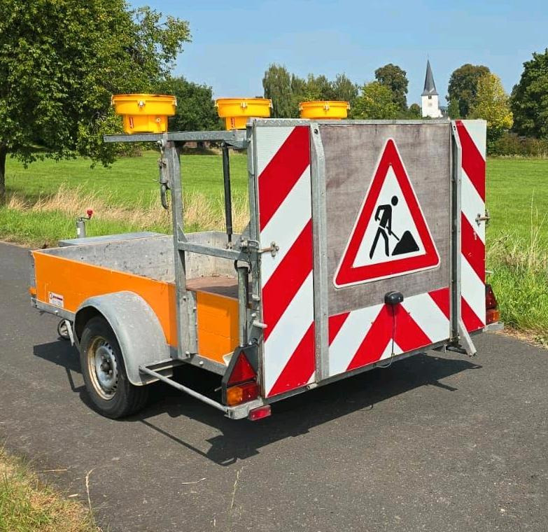 Mersch VZ 615 Absperrtafel FAT Nissen Horizont Verkehrsleittafel Verkehrsleitanhänger Verkehrssicherungsanhänger Leitanhänger - Equipo de construcción: foto 2 Mersch VZ 615 Absperrtafel FAT Nissen Horizont Verkehrsleittafel Verkehrsleitanhänger Verkehrssicherungsanhänger Leitanhänger - Equipo de construcción: foto 2