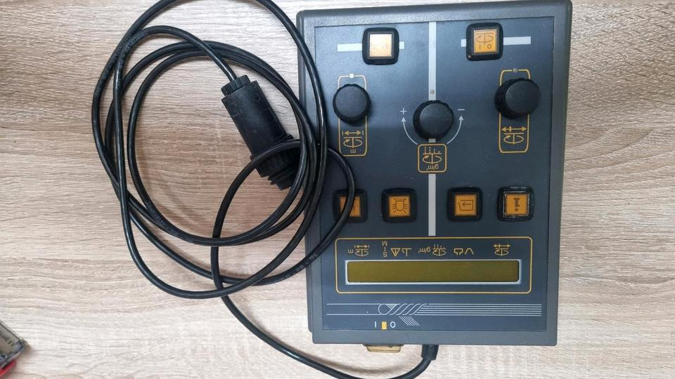 Neue NU410K Schmidt Aebi Salzstreuer Steuerung für Stratos Mitos Niros Salzsilo - Sistema eléctrico para Vehículo municipal: foto 1 Neue NU410K Schmidt Aebi Salzstreuer Steuerung für Stratos Mitos Niros Salzsilo - Sistema eléctrico para Vehículo municipal: foto 1