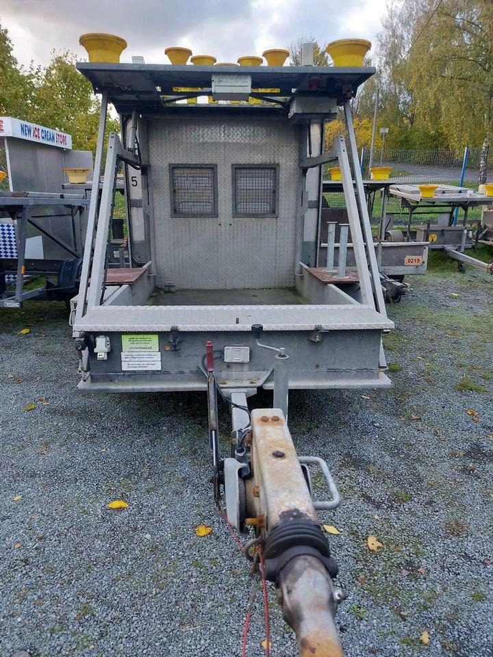 Mersch Absperrtafel Verkehrssicherungsanhänger Leittafel Nissen - Remolque: foto 3 Mersch Absperrtafel Verkehrssicherungsanhänger Leittafel Nissen - Remolque: foto 3