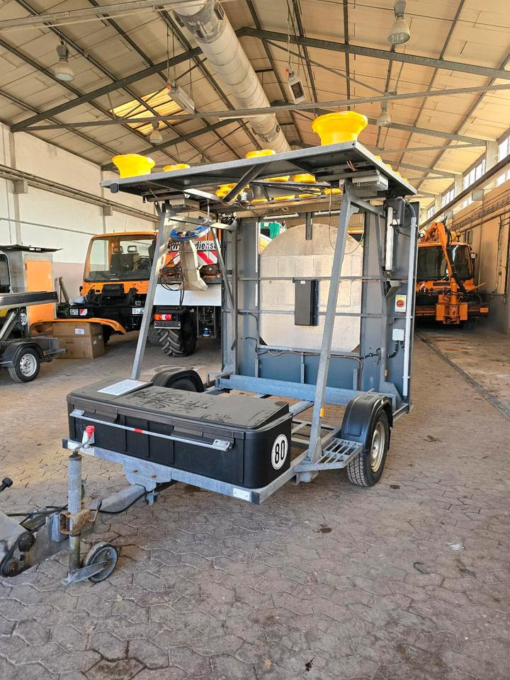 Remolque Nissen FAT LED Absperrtafel VZ616 Verkehrssicherungsanhänger Arbis Verkehrsleittafel Verkehrsleitanhänger Horizont GPS: foto 6 Remolque Nissen FAT LED Absperrtafel VZ616 Verkehrssicherungsanhänger Arbis Verkehrsleittafel Verkehrsleitanhänger Horizont GPS: foto 6