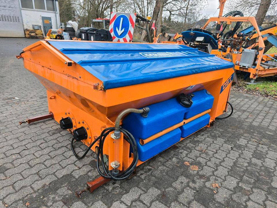 Schmidt DST25-FH 2-Kammer Salzstreuer Winterdienst Streuautomat Stratos SST MITOS Streusilo Solestreuer passend für UNIMOG 405/10 405/12 UGE UGN U300 400 500 530 430 318 423 - Esparcidor de sal: foto 3 Schmidt DST25-FH 2-Kammer Salzstreuer Winterdienst Streuautomat Stratos SST MITOS Streusilo Solestreuer passend für UNIMOG 405/10 405/12 UGE UGN U300 400 500 530 430 318 423 - Esparcidor de sal: foto 3