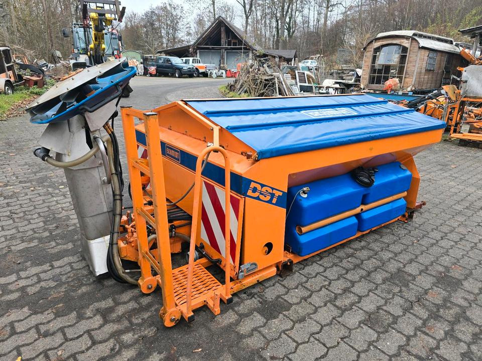Schmidt DST25-FH 2-Kammer Salzstreuer Winterdienst Streuautomat Stratos SST MITOS Streusilo Solestreuer passend für UNIMOG 405/10 405/12 UGE UGN U300 400 500 530 430 318 423 - Esparcidor de sal: foto 4 Schmidt DST25-FH 2-Kammer Salzstreuer Winterdienst Streuautomat Stratos SST MITOS Streusilo Solestreuer passend für UNIMOG 405/10 405/12 UGE UGN U300 400 500 530 430 318 423 - Esparcidor de sal: foto 4