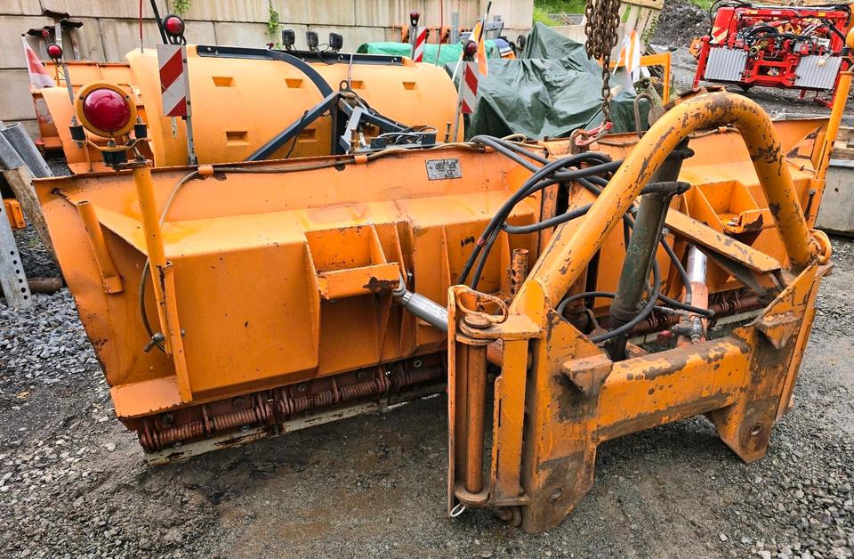 Schmidt Schneepflug F3 Schneeschild Schneeschieber CP3 3 2 1 für Unimog Mercedes-Benz - Cuchilla quitanieves: foto 2 Schmidt Schneepflug F3 Schneeschild Schneeschieber CP3 3 2 1 für Unimog Mercedes-Benz - Cuchilla quitanieves: foto 2