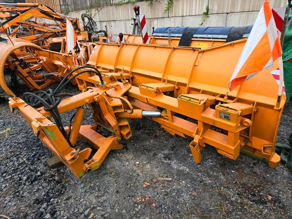 Schneepflug Kahlbacher 3m. Schneeschild Schneeschieber Schmidt Epoke passend für Unimog 424 427 405 U 300 400 500 318 323 423 218 430 429 530 527 535 Mercedes-Benz Winterdienst - Cuchilla quitanieves: foto 2 Schneepflug Kahlbacher 3m. Schneeschild Schneeschieber Schmidt Epoke passend für Unimog 424 427 405 U 300 400 500 318 323 423 218 430 429 530 527 535 Mercedes-Benz Winterdienst - Cuchilla quitanieves: foto 2
