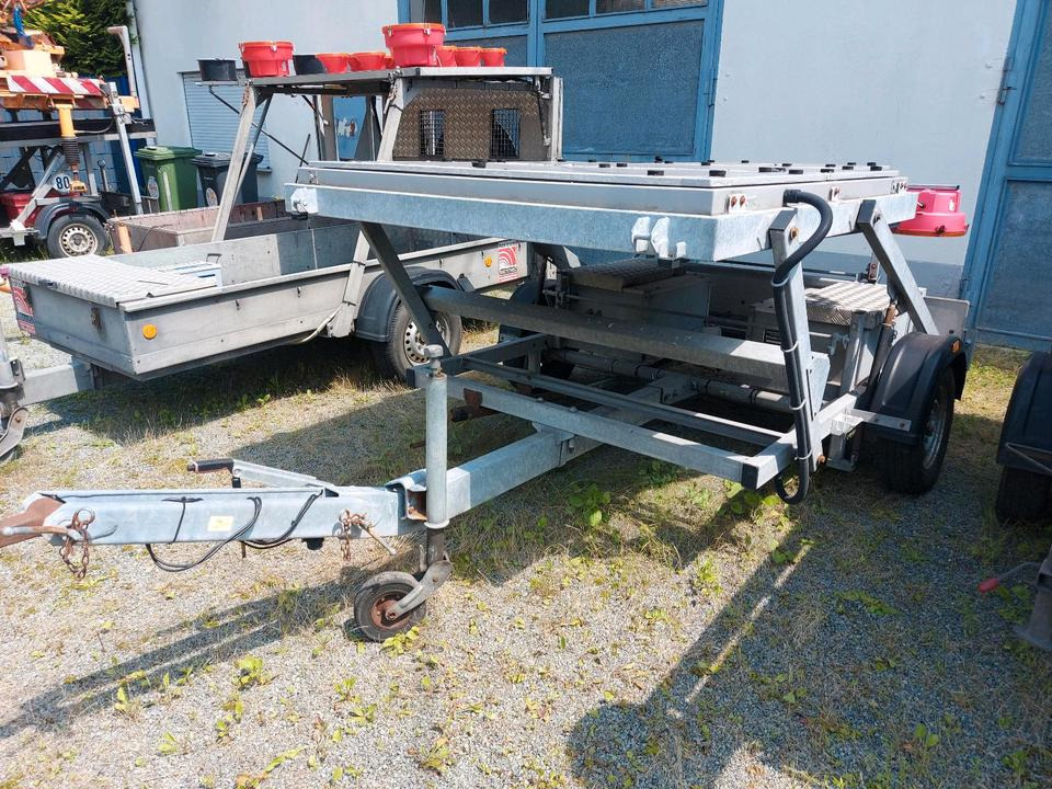 Trebbiner Horizont VWT E VLT Verkehrsleittafel Leittafel Sicherungsanhänger Verkehrsleitanhänger Verkehrssicherungsanhänger Absperrtafel Sperrwand Nissen Verkehrssicherung Vorwarner Vorwarntafel - Equipo de construcción: foto 1 Trebbiner Horizont VWT E VLT Verkehrsleittafel Leittafel Sicherungsanhänger Verkehrsleitanhänger Verkehrssicherungsanhänger Absperrtafel Sperrwand Nissen Verkehrssicherung Vorwarner Vorwarntafel - Equipo de construcción: foto 1