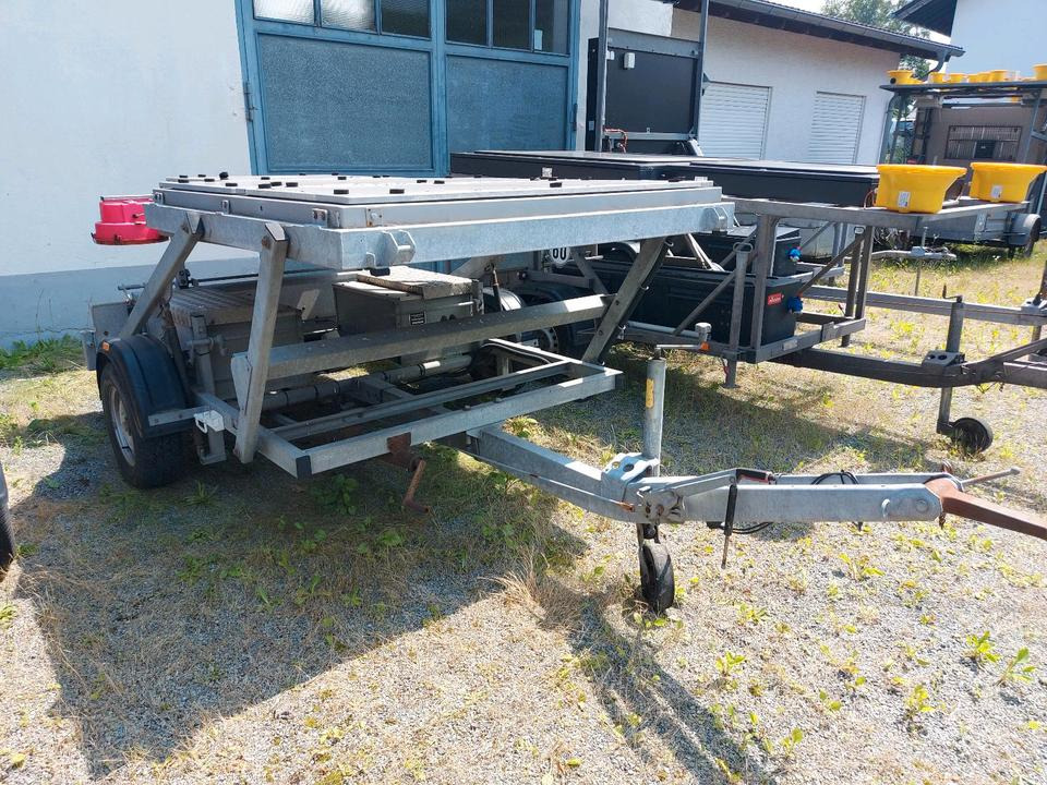 Trebbiner Horizont VWT E VLT Verkehrsleittafel Leittafel Sicherungsanhänger Verkehrsleitanhänger Verkehrssicherungsanhänger Absperrtafel Sperrwand Nissen Verkehrssicherung Vorwarner Vorwarntafel - Equipo de construcción: foto 2 Trebbiner Horizont VWT E VLT Verkehrsleittafel Leittafel Sicherungsanhänger Verkehrsleitanhänger Verkehrssicherungsanhänger Absperrtafel Sperrwand Nissen Verkehrssicherung Vorwarner Vorwarntafel - Equipo de construcción: foto 2