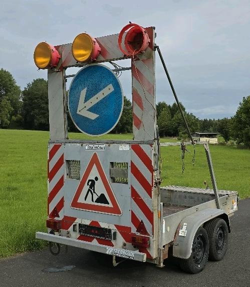Trebbiner VZ 615 Absperrtafel FAT Nissen Horizont Verkehrsleittafel Verkehrsleitanhänger Verkehrssicherungsanhänger Leitanhänger - Equipo de construcción: foto 5 Trebbiner VZ 615 Absperrtafel FAT Nissen Horizont Verkehrsleittafel Verkehrsleitanhänger Verkehrssicherungsanhänger Leitanhänger - Equipo de construcción: foto 5
