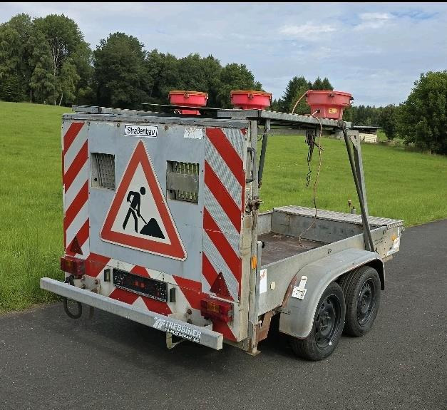Trebbiner VZ 615 Absperrtafel FAT Nissen Horizont Verkehrsleittafel Verkehrsleitanhänger Verkehrssicherungsanhänger Leitanhänger - Equipo de construcción: foto 1 Trebbiner VZ 615 Absperrtafel FAT Nissen Horizont Verkehrsleittafel Verkehrsleitanhänger Verkehrssicherungsanhänger Leitanhänger - Equipo de construcción: foto 1