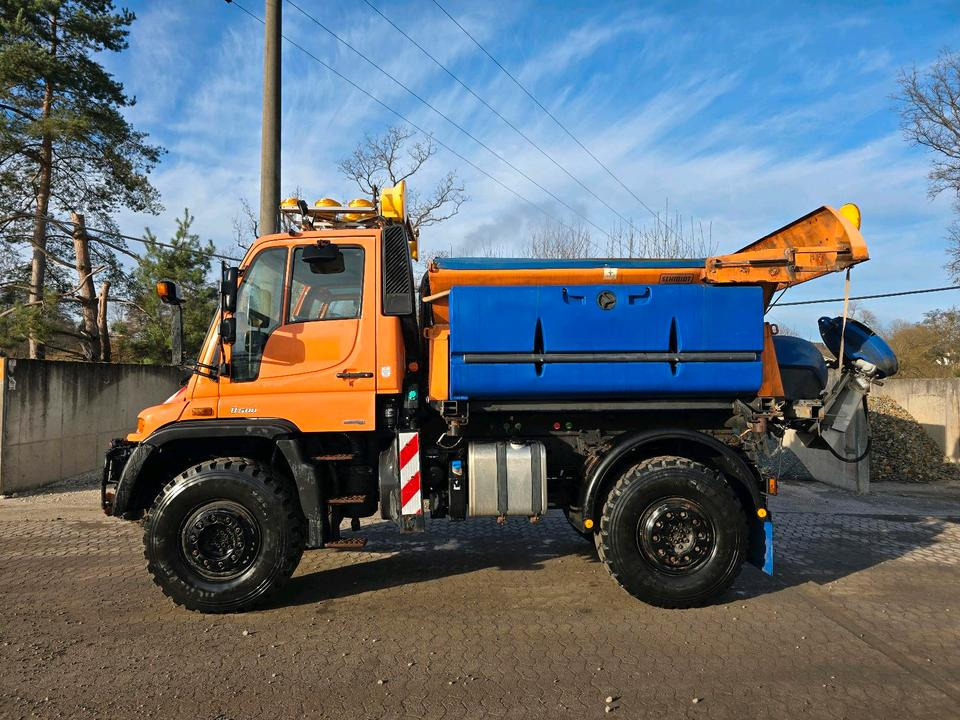 Unimog U500 2008 EasyDrive Variopilot Leistungshydraulik 405/10 405/12 NKS-Z-UGN-43K Bluetec 4 Mercedes-Benz UGE UGN Schmidt Stratos Salzstreuer - Máquina quitanieve: foto 2 Unimog U500 2008 EasyDrive Variopilot Leistungshydraulik 405/10 405/12 NKS-Z-UGN-43K Bluetec 4 Mercedes-Benz UGE UGN Schmidt Stratos Salzstreuer - Máquina quitanieve: foto 2