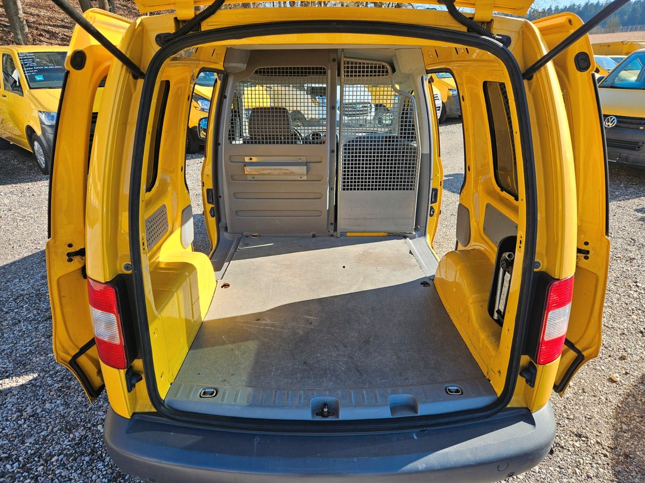 Volkswagen Caddy 2.0 SDI*1.Hand*S-heft*2xSchiebetüre - Furgoneta de pasajeros: foto 5 Volkswagen Caddy 2.0 SDI*1.Hand*S-heft*2xSchiebetüre - Furgoneta de pasajeros: foto 5