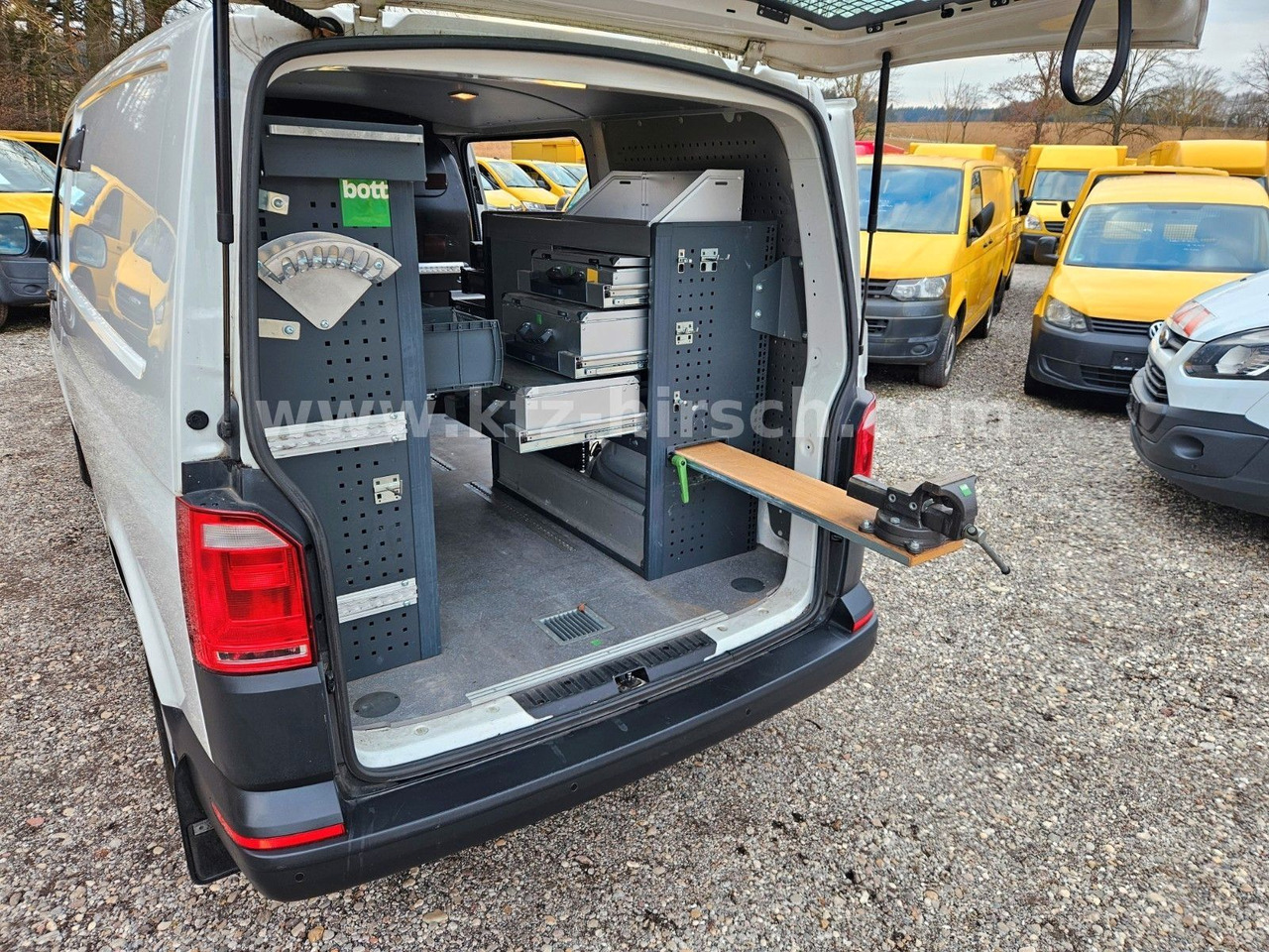 Volkswagen T6 Auto/ DSG Bott Sortimo Stdhzg Behindertenger. - Furgoneta de pasajeros: foto 2 Volkswagen T6 Auto/ DSG Bott Sortimo Stdhzg Behindertenger. - Furgoneta de pasajeros: foto 2