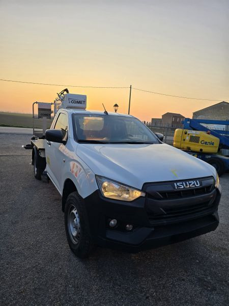 Isuzu D-Max 4x4 podnośnik koszowy 16 m Comet New Eurosky - Camión con plataforma elevadora: foto 1 Isuzu D-Max 4x4 podnośnik koszowy 16 m Comet New Eurosky - Camión con plataforma elevadora: foto 1