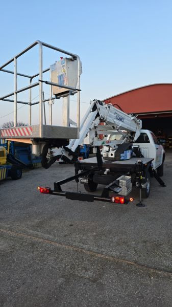 Isuzu D-Max 4x4 podnośnik koszowy 16 m Comet New Eurosky - Camión con plataforma elevadora: foto 5 Isuzu D-Max 4x4 podnośnik koszowy 16 m Comet New Eurosky - Camión con plataforma elevadora: foto 5