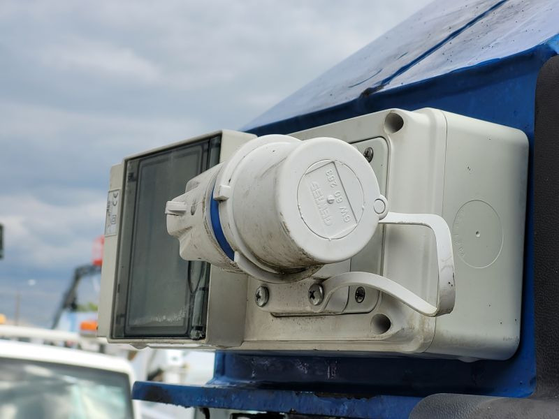 Camión con plataforma elevadora Nissan Nissan Cabstar NT400 podnośnik koszowy 17 m Comet 17/2/7 (8,5) HQ: foto 16