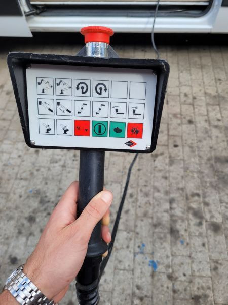 Camión con plataforma elevadora Renault Renault Master podnośnik koszowy 12,5 m Versalift ETL-32-125: foto 10 Camión con plataforma elevadora Renault Renault Master podnośnik koszowy 12,5 m Versalift ETL-32-125: foto 10