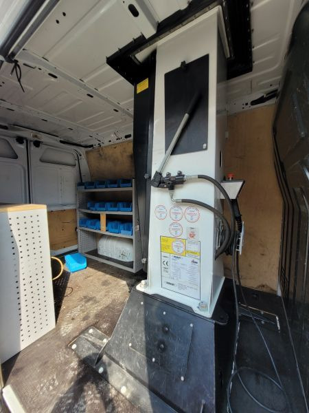 Camión con plataforma elevadora Renault Renault Master podnośnik koszowy 12,5 m Versalift ETL-32-125: foto 9 Camión con plataforma elevadora Renault Renault Master podnośnik koszowy 12,5 m Versalift ETL-32-125: foto 9