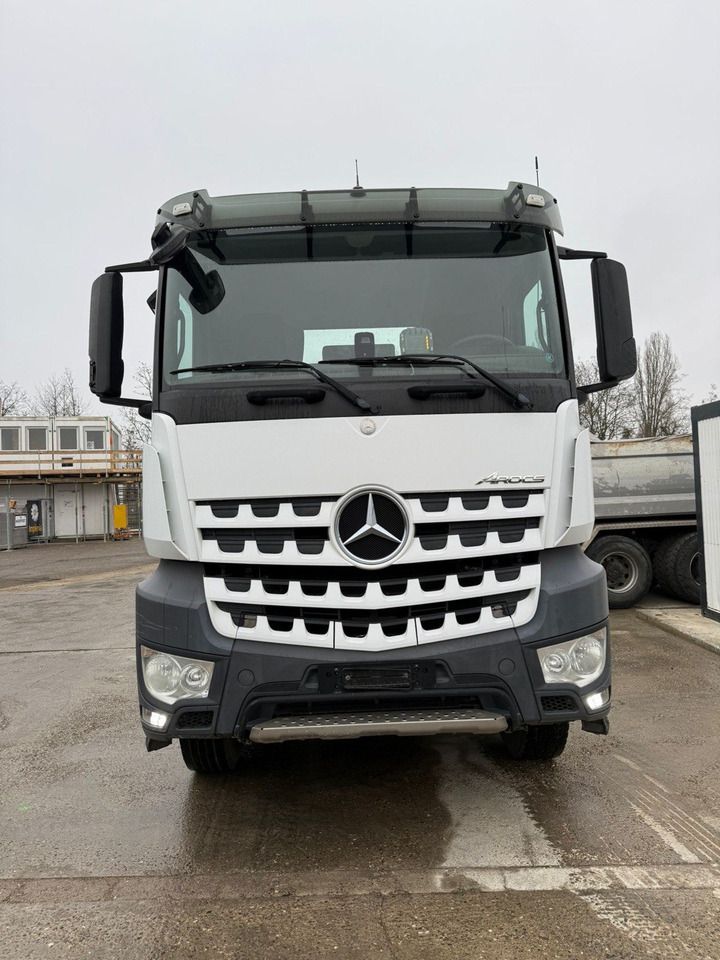 MERCEDES-BENZ Arocs 3245 - Camión multibasculante: foto 4 MERCEDES-BENZ Arocs 3245 - Camión multibasculante: foto 4