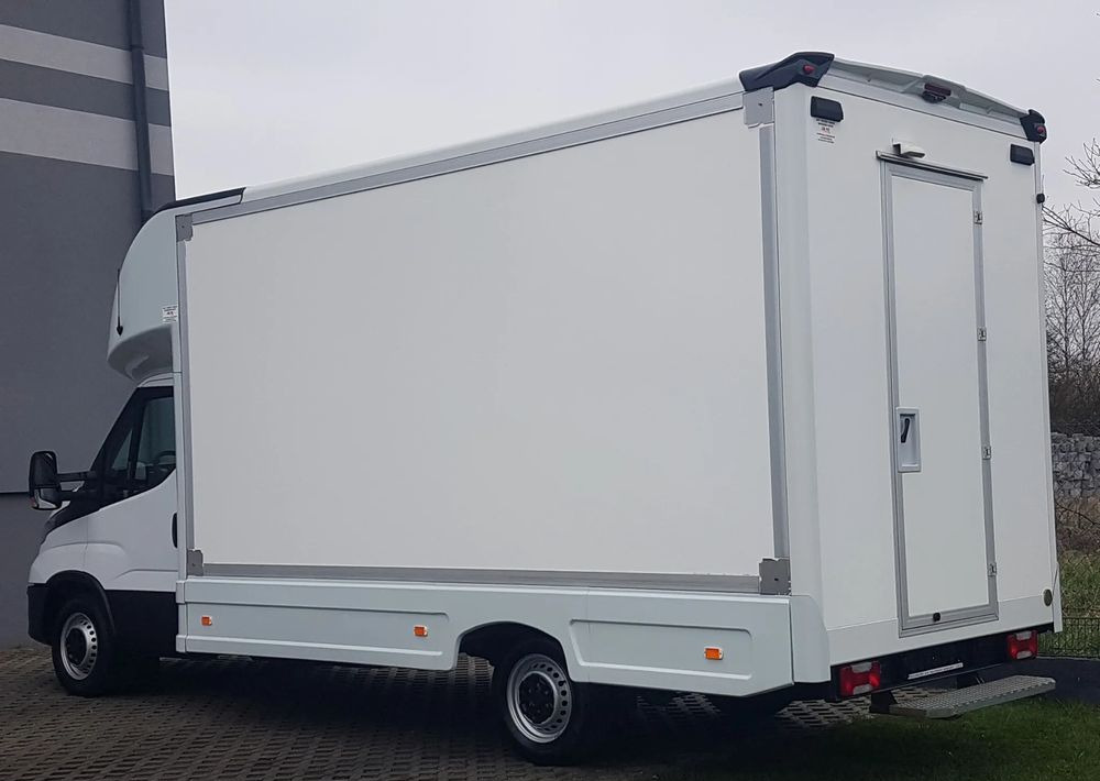 Iveco DAILY KONTENER NISKOPODŁOGOWY 4,43x2,23x2,42 SKLEP BAR FOODTRUCK KAMPER KLIMA - Furgoneta caja cerrada: foto 3 Iveco DAILY KONTENER NISKOPODŁOGOWY 4,43x2,23x2,42 SKLEP BAR FOODTRUCK KAMPER KLIMA - Furgoneta caja cerrada: foto 3