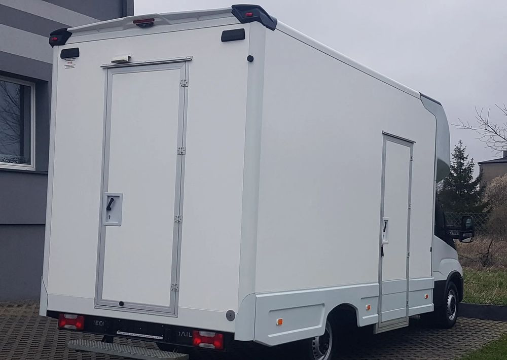 Iveco DAILY KONTENER NISKOPODŁOGOWY 4,43x2,23x2,42 SKLEP BAR FOODTRUCK KAMPER KLIMA - Furgoneta caja cerrada: foto 4 Iveco DAILY KONTENER NISKOPODŁOGOWY 4,43x2,23x2,42 SKLEP BAR FOODTRUCK KAMPER KLIMA - Furgoneta caja cerrada: foto 4