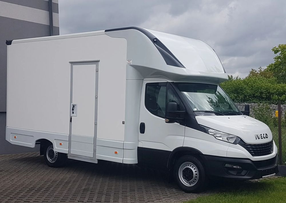 Iveco DAILY KONTENER NISKOPODŁOGOWY 4,43x2,23x2,42 SKLEP FOODTRUCK BAR KLIMA KONIOWÓZ KAMPER - Furgoneta caja cerrada: foto 1 Iveco DAILY KONTENER NISKOPODŁOGOWY 4,43x2,23x2,42 SKLEP FOODTRUCK BAR KLIMA KONIOWÓZ KAMPER - Furgoneta caja cerrada: foto 1
