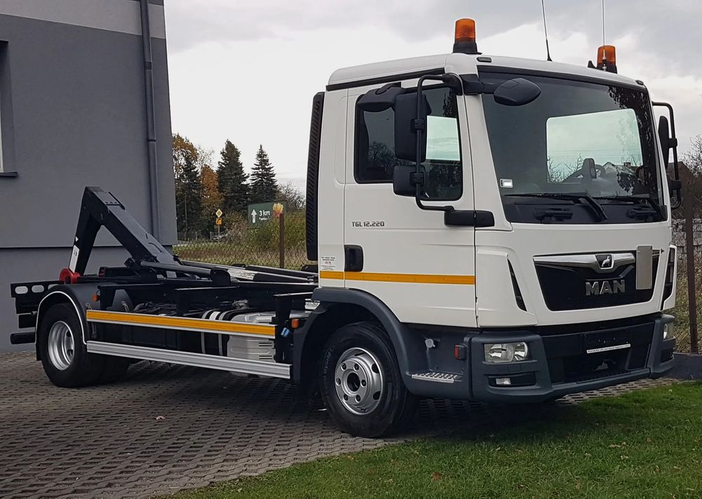 MAN TGL 12.220 HAKOWIEC 4x2 KLIMA HAKOWIEC DO KONTENERÓW - Camión multibasculante: foto 5 MAN TGL 12.220 HAKOWIEC 4x2 KLIMA HAKOWIEC DO KONTENERÓW - Camión multibasculante: foto 5