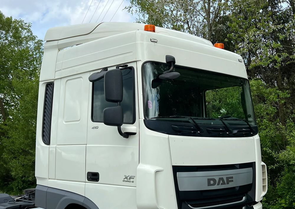 DAF * DAF XF 106 * SPROWADZONY * SUPER STAN CIĄGNIK SIODŁOWY Euro 6 - Cabeza tractora: foto 3 DAF * DAF XF 106 * SPROWADZONY * SUPER STAN CIĄGNIK SIODŁOWY Euro 6 - Cabeza tractora: foto 3