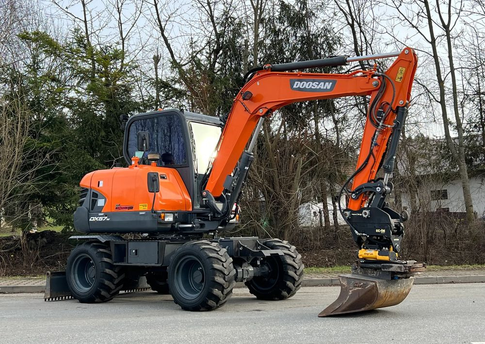 Doosan DOOSAN DX57W *ROTOTILT* 2200 Motogodzin * Jak Nowa * Sprowadzona * Stan Perfekcyjny - Excavadora de ruedas: foto 2 Doosan DOOSAN DX57W *ROTOTILT* 2200 Motogodzin * Jak Nowa * Sprowadzona * Stan Perfekcyjny - Excavadora de ruedas: foto 2