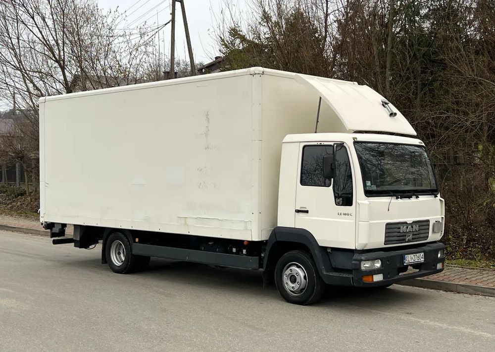 MAN MAN 8-180 KONTENER WINDA ZAŁADOWCZA - Camión caja cerrada: foto 2 MAN MAN 8-180 KONTENER WINDA ZAŁADOWCZA - Camión caja cerrada: foto 2