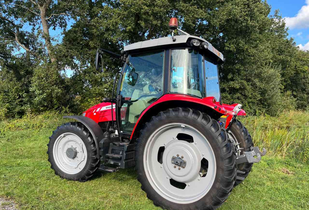 Massey Ferguson 5609 Dyna-4 Essential - Tractor: foto 3 Massey Ferguson 5609 Dyna-4 Essential - Tractor: foto 3