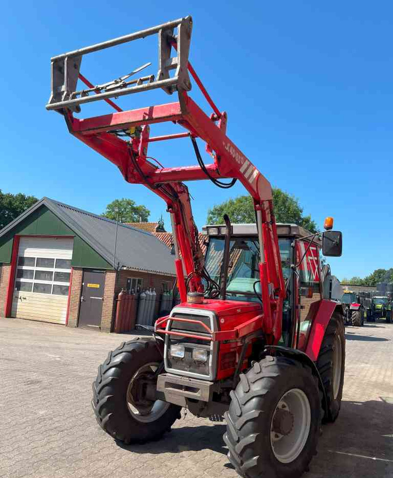 Massey Ferguson 6140 Dynashift met Mailleux voorlader tractoren - Tractor: foto 4 Massey Ferguson 6140 Dynashift met Mailleux voorlader tractoren - Tractor: foto 4