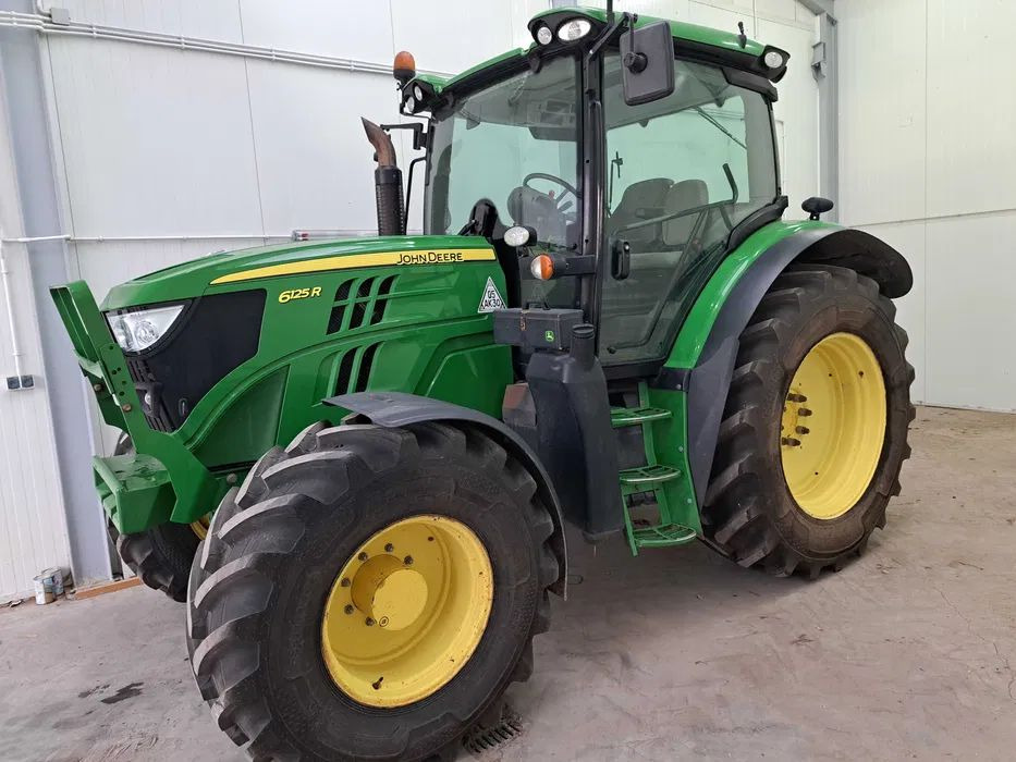 John Deere 6125R 2015 Rok - Tractor: foto 1 John Deere 6125R 2015 Rok - Tractor: foto 1