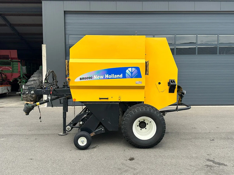 New Holland BR6090 balenpers - Maquinaria agrícola: foto 4 New Holland BR6090 balenpers - Maquinaria agrícola: foto 4