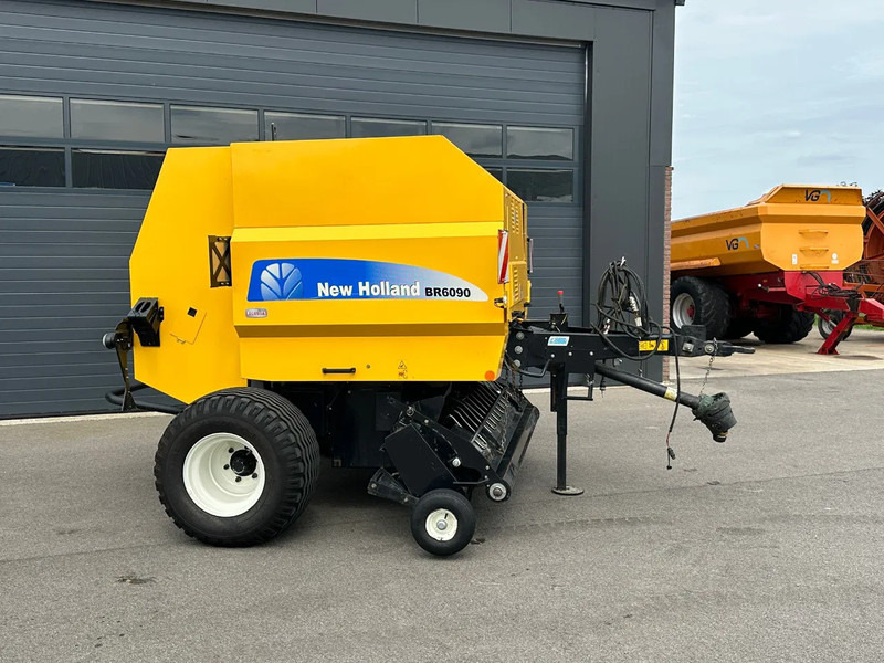 New Holland BR6090 balenpers - Maquinaria agrícola: foto 2 New Holland BR6090 balenpers - Maquinaria agrícola: foto 2