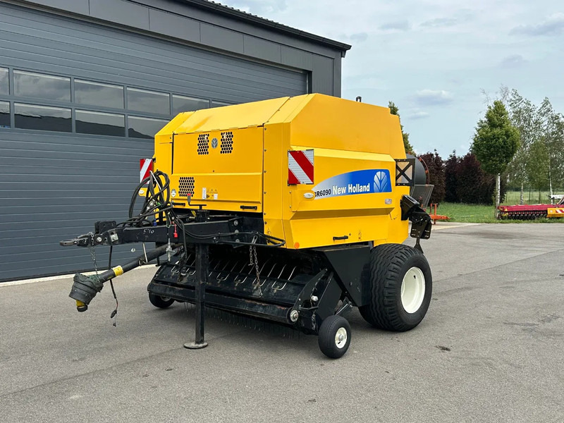 New Holland BR6090 balenpers - Maquinaria agrícola: foto 3 New Holland BR6090 balenpers - Maquinaria agrícola: foto 3