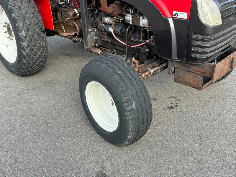 YTO 400 2-wd - Tractor: foto 4 YTO 400 2-wd - Tractor: foto 4