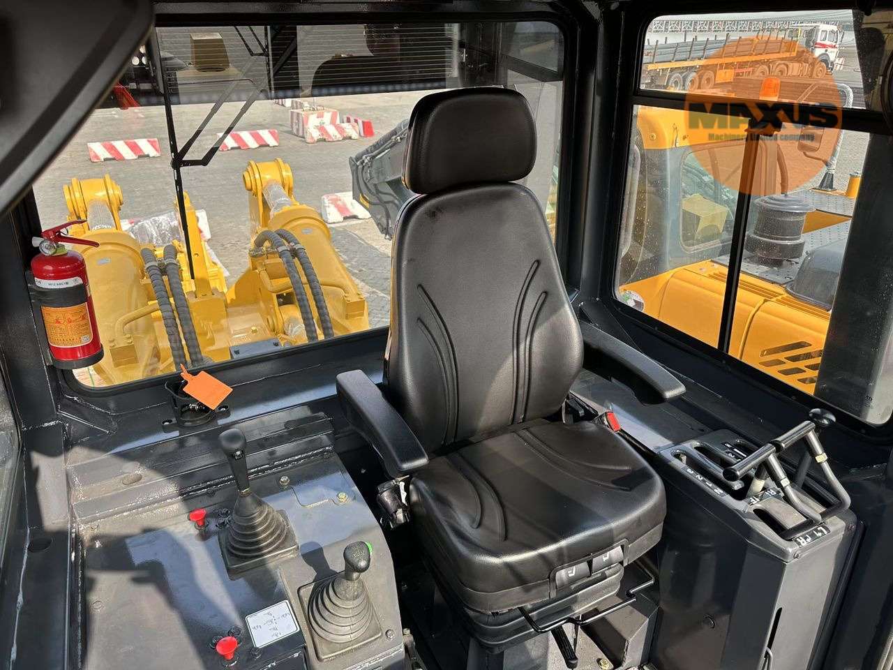 Maxus MAXUS Bulldozer with Straight Blade, Single-Shank Ripper, and ROPS Cabin - Bulldozer: foto 5 Maxus MAXUS Bulldozer with Straight Blade, Single-Shank Ripper, and ROPS Cabin - Bulldozer: foto 5