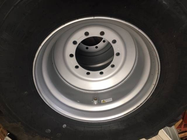 BKT 650/55 R26.5 BKT FL 630 op velg - Neumáticos y llantas para Maquinaria agrícola: foto 3 BKT 650/55 R26.5 BKT FL 630 op velg - Neumáticos y llantas para Maquinaria agrícola: foto 3