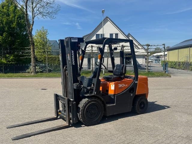Doosan D30 Plus - Carretilla elevadora diésel: foto 3 Doosan D30 Plus - Carretilla elevadora diésel: foto 3