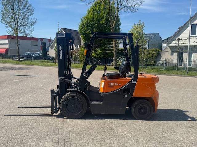 Doosan D30 Plus - Carretilla elevadora diésel: foto 2 Doosan D30 Plus - Carretilla elevadora diésel: foto 2