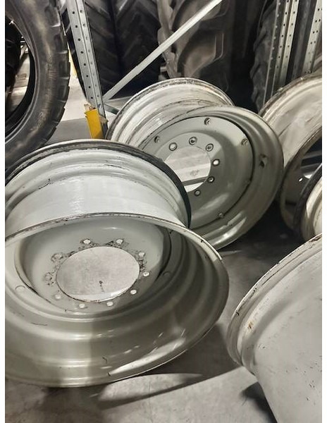 Valtra 15x30 velgen, rims - Neumáticos y llantas para Maquinaria agrícola: foto 2 Valtra 15x30 velgen, rims - Neumáticos y llantas para Maquinaria agrícola: foto 2