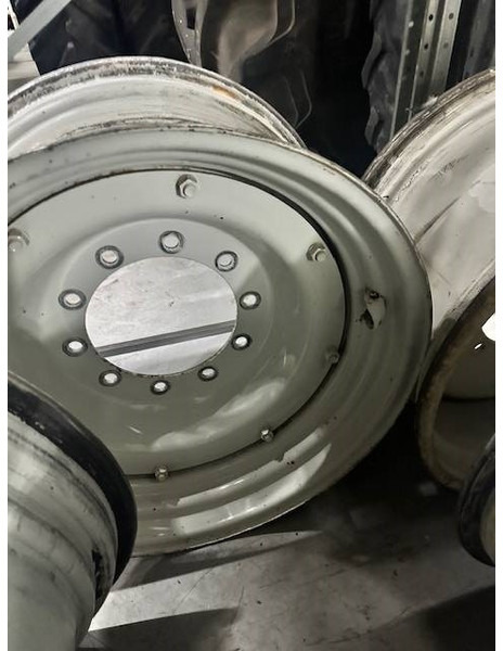 Valtra 15x30 velgen, rims - Neumáticos y llantas para Maquinaria agrícola: foto 4 Valtra 15x30 velgen, rims - Neumáticos y llantas para Maquinaria agrícola: foto 4