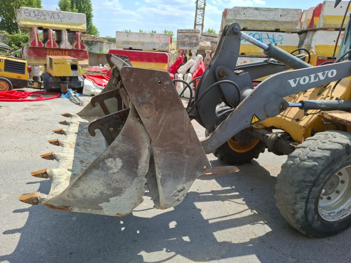 Cargadora de ruedas Volvo L 30: foto 10