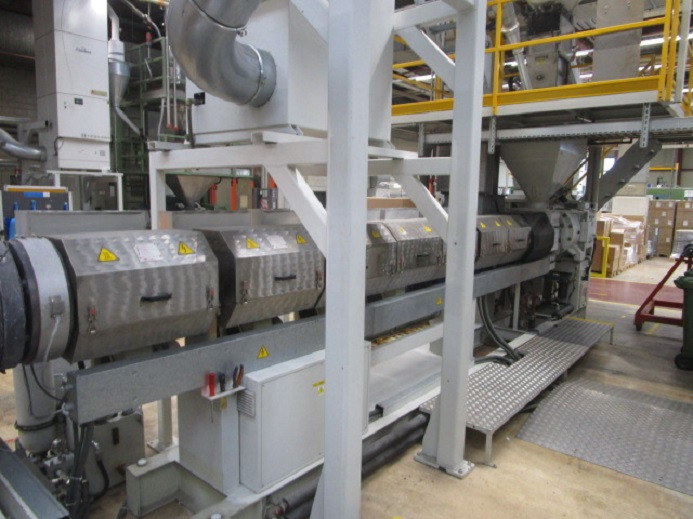 AMUT FLAT FILM EXTRUDER EA-160 FÜR PS/PP - Maquinaria de embalaje: foto 4 AMUT FLAT FILM EXTRUDER EA-160 FÜR PS/PP - Maquinaria de embalaje: foto 4