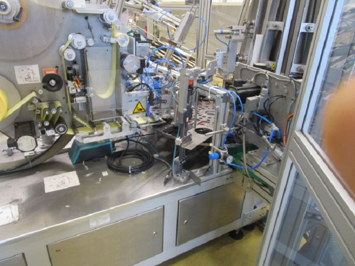 DECKEL ETIKETTIER ANLAGE SCHLEUTER GU 2 DU (RUNDLÄUFER) MIT LÖFFELEINLEGESTATION RNA SRC-N-630-1R - Maquinaria de embalaje: foto 4 DECKEL ETIKETTIER ANLAGE SCHLEUTER GU 2 DU (RUNDLÄUFER) MIT LÖFFELEINLEGESTATION RNA SRC-N-630-1R - Maquinaria de embalaje: foto 4