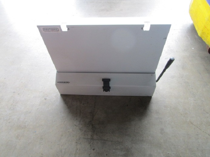 TISCH-PLATTENABKANTGERÄT G2.090.9051/02 FÜR SM 52 - Máquina de impresión: foto 2 TISCH-PLATTENABKANTGERÄT G2.090.9051/02 FÜR SM 52 - Máquina de impresión: foto 2