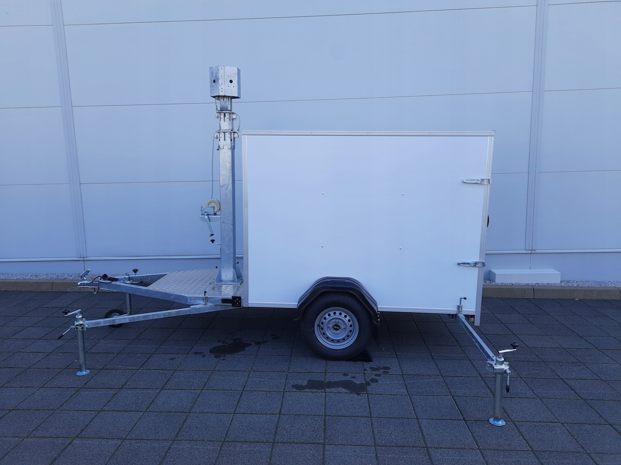 PRZYCZEPA Z MASZTEM TELESKOPOWYM DO MONITORINGU / TRAILER WITH TELESCOPIC MAST FOR MONITORING - Remolque caja cerrada: foto 5 PRZYCZEPA Z MASZTEM TELESKOPOWYM DO MONITORINGU / TRAILER WITH TELESCOPIC MAST FOR MONITORING - Remolque caja cerrada: foto 5