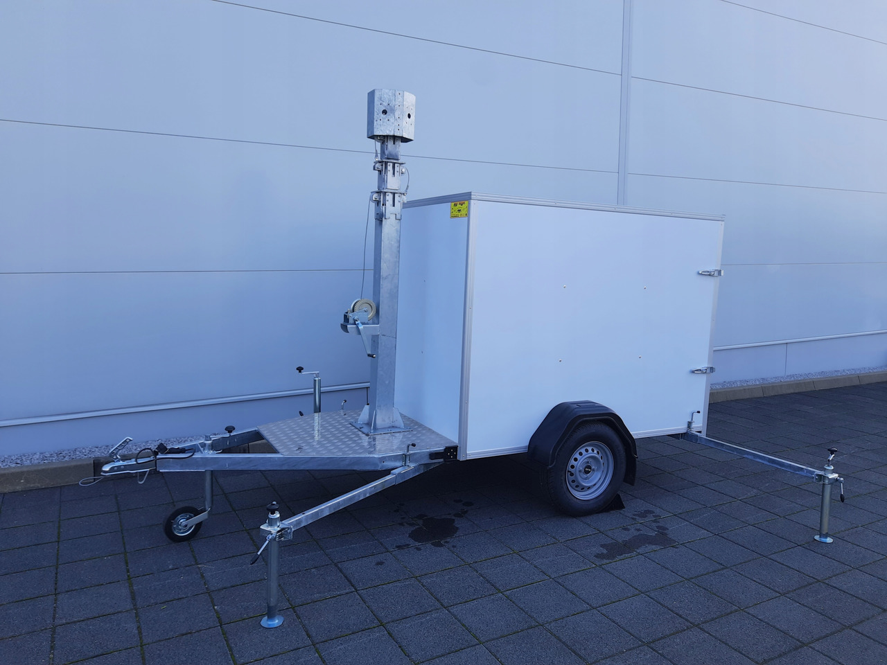 PRZYCZEPA Z MASZTEM TELESKOPOWYM DO MONITORINGU / TRAILER WITH TELESCOPIC MAST FOR MONITORING - Remolque caja cerrada: foto 4 PRZYCZEPA Z MASZTEM TELESKOPOWYM DO MONITORINGU / TRAILER WITH TELESCOPIC MAST FOR MONITORING - Remolque caja cerrada: foto 4