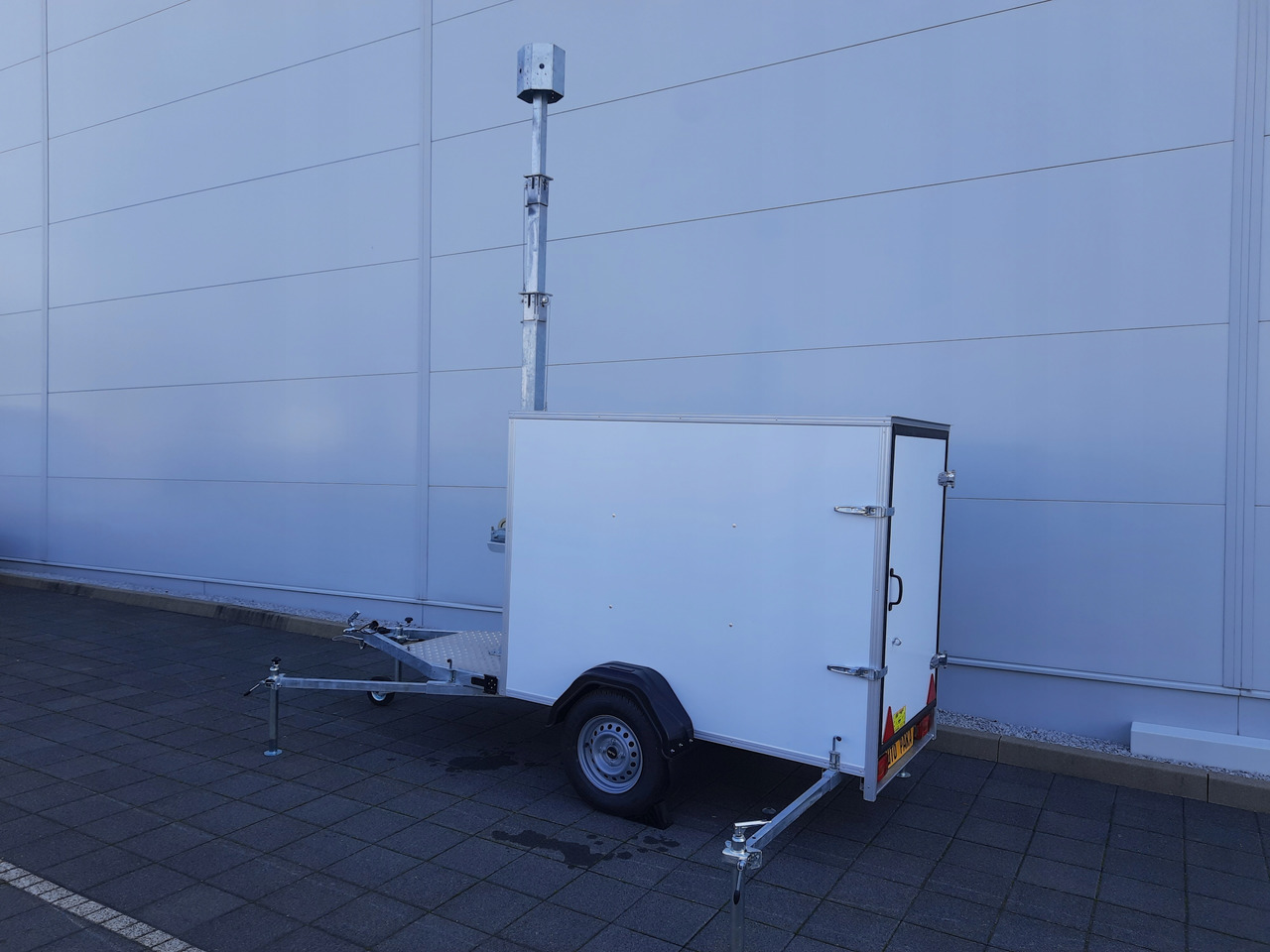 PRZYCZEPA Z MASZTEM TELESKOPOWYM DO MONITORINGU / TRAILER WITH TELESCOPIC MAST FOR MONITORING - Remolque caja cerrada: foto 3 PRZYCZEPA Z MASZTEM TELESKOPOWYM DO MONITORINGU / TRAILER WITH TELESCOPIC MAST FOR MONITORING - Remolque caja cerrada: foto 3